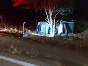 Motorista morre após capotar carro e bater em árvore na MG-179, no Sul de Minas - Foto: Divulgação/Corpo de Bombeiros