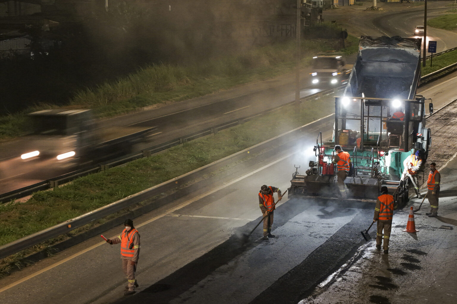 BR-040 segue com obras de recapeamento em várias cidades de MG; confira trechos com intervenções nesta semana - Foto: Divulgação/ Via Cristais