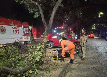 Morre vítima de acidente de carro na Av. Barão Homem de Melo, em BH - Foto: Divulgação/CBMMG