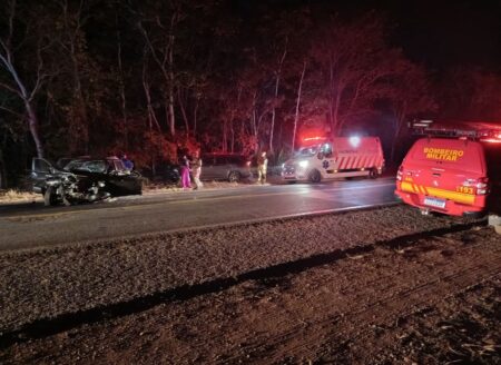 Dez pessoas ficam feridas após acidente entre carros na BR-040, em Felixlândia - Foto: Divulgação