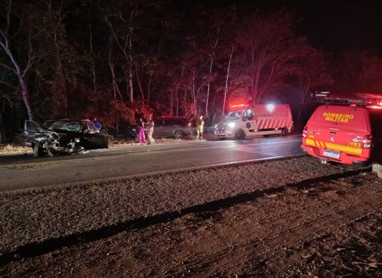 Dez pessoas ficam feridas após acidente entre carros na BR-040, em Felixlândia - Foto: Divulgação