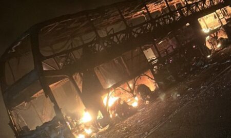 Ônibus com mais de 40 pessoas pega fogo após acidente com carreta na BR-262, em Córrego Danta - Foto: Reprodução/Redes Sociais