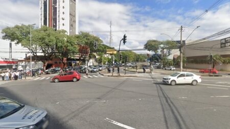 Com apoio da PM, mulher dá à luz dentro de carro em avenida de BH - Foto: Reprodução/Google Street View