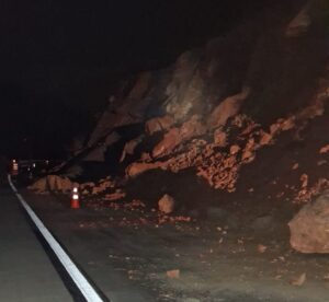 BR-381 é interditada após queda de talude em Antônio Dias - Foto: Reprodução/Redes Sociais