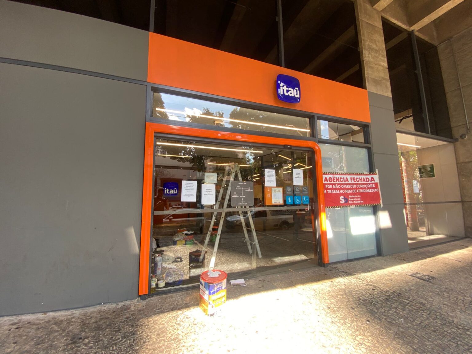 Após ataques, agências do Itaú em BH têm funcionamento alterado Após ataques, agências do Itaú em BH têm funcionamento alterado - Foto: Elberty Valadares/Por Dentro de Minas