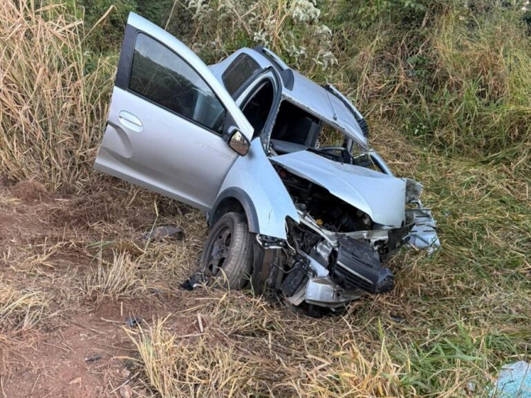 Sargento da PM morre após acidente na BR-262, em Bom Despacho - Foto: Divulgação/PRF