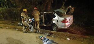 Três pessoas morrem em acidente com carro em Coronel Fabriciano - Foto: Divulgação/Corpo de Bombeiros