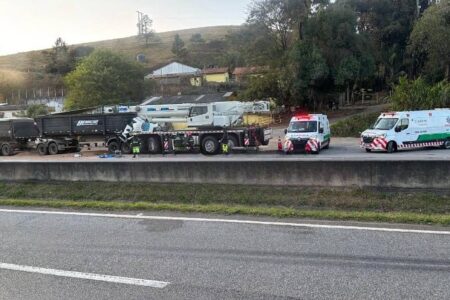 Motorista de caminhão guindaste morre após acidente na Rodovia Fernão Dias - Foto: Reprodução/Redes Sociais