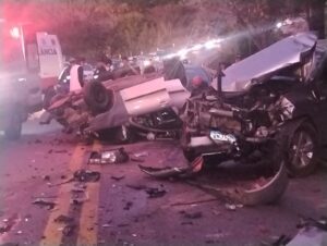 Acidente na MG-050 entre Divinópolis e Itaúna: Homem e bebê de quatro meses morrem presos às ferragens - Foto: Reprodução/Redes Sociais