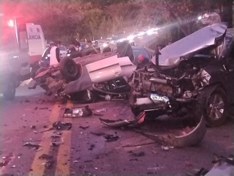 Acidente na MG-050 entre Divinópolis e Itaúna: Homem e bebê de quatro meses morrem presos às ferragens - Foto: Reprodução/Redes Sociais