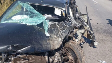 Homem morre após batida entre carro e caminhão na MG-050, em Divinópolis - Foto: Reprodução