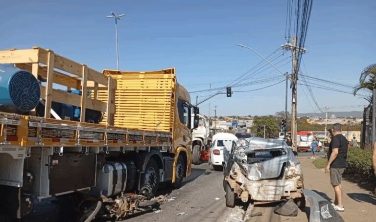 Acidente entre motos, carros e caminhões deixa morto e feridos em Montes Claros - Foto: Divulgação/Samu
