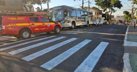 Mulher é atropelada por ônibus em praça do bairro Nova Cintra, em BH - Foto: Divulgação/PMMG