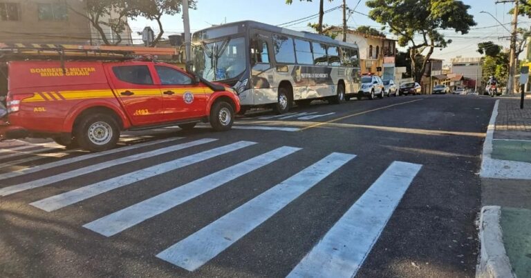 Mulher é atropelada por ônibus em praça do bairro Nova Cintra, em BH - Foto: Divulgação/PMMG