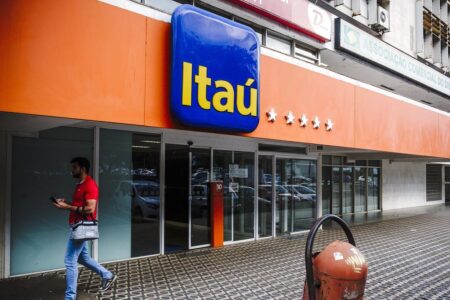 Procon-MG multa agência do Banco Itaú no Centro de BH por falta de informações claras ao consumidor - Foto: Gustavo Gomes/Bloomberg