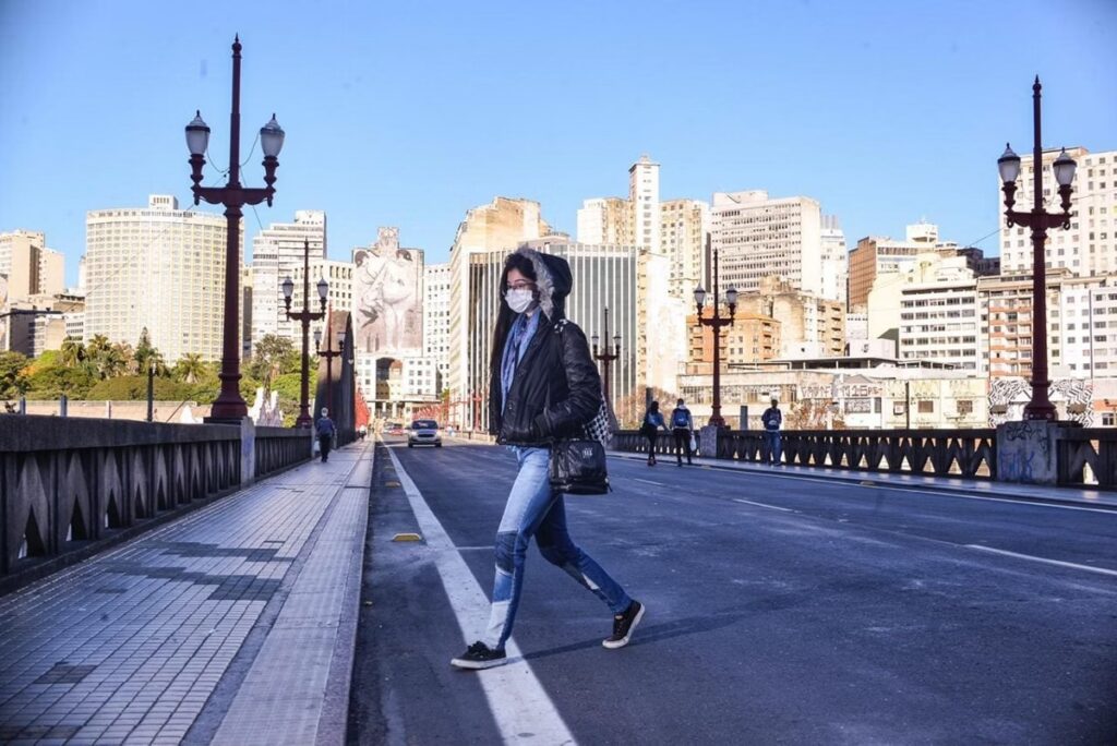 BH entra em alerta de baixa temperatura até domingo (28) BH tem manhã gelada com sensação térmica negativa e previsão de tempo seco nesta sexta (24) - Foto: Reprodução