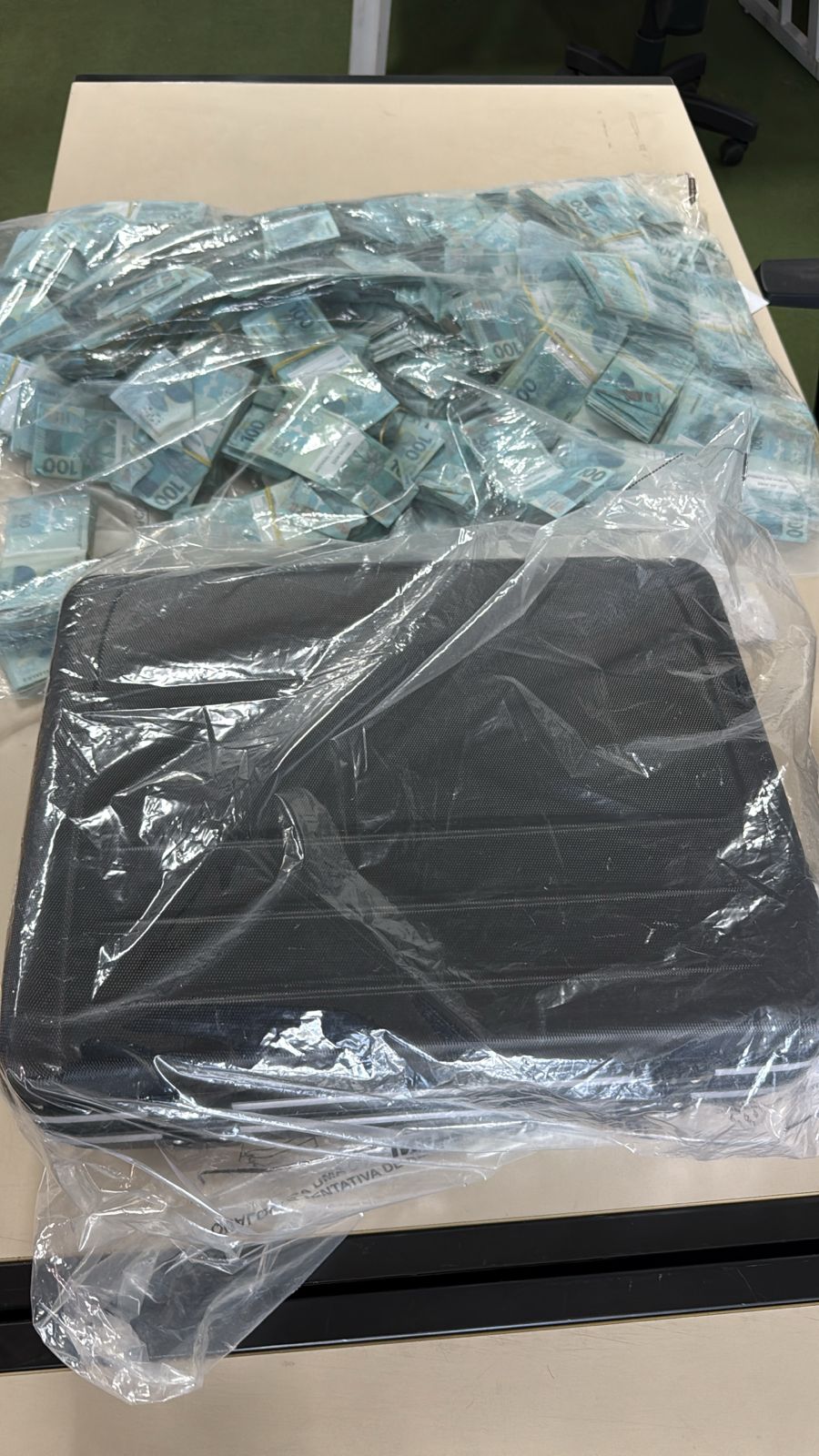 Homens são preso após golpe do falso investimento de US$ 10 milhões em BH 1 Homens são preso após golpe do falso investimento de US$ 10 milhões em BH - Foto: Divulgação/PCMG