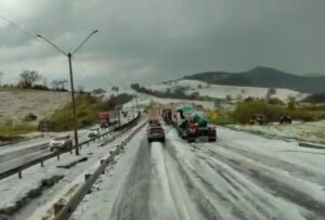 Chuva de granizo atinge cidades e rodovias no Sul de Minas - Foto: Reprodução