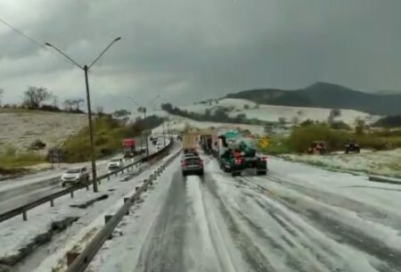 Chuva de granizo atinge cidades e rodovias no Sul de Minas - Foto: Reprodução