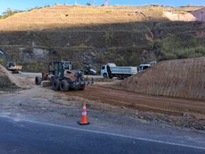 Queda de talude força mudanças no tráfego da BR-381 em Antônio Dias - Foto: Divulgação/Nova 381