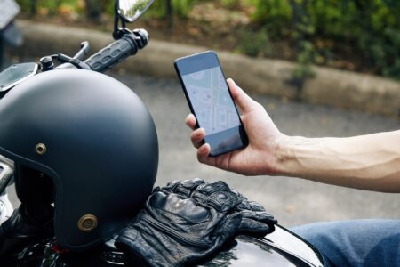 Motociclista de aplicativo é preso por estuprar mulher após corrida em Ribeirão das Neves - Foto: Divulgação/Depositphotos
