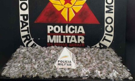 Olheiro do tráfico é preso com mais de 1.200 porções de maconha no bairro Mariquinhas, em BH - Foto: Divulgação/PMMG