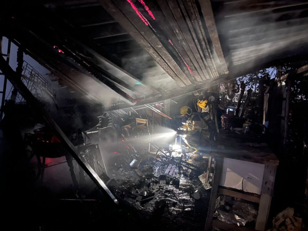 Incêndio atinge ferro-velho no bairro Taquaril, em BH Incêndio atinge ferro-velho no bairro Taquaril, em BH - Foto: Divulgação/Corpo de Bombeiros