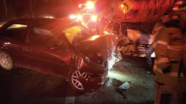 Acidente entre carros deixa 10 feridos na BR-116, em Muriaé - Foto: Divulgação/CBMMG