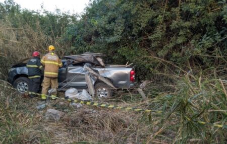 Duas pessoas morrem após acidente de carro na BR-494, em Carmo da Mata - Foto: Divulgação/CBMMG