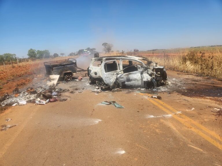 Acidente deixa dois mortos e três feridos na MG-176, em Luz - Foto: Divulgação/PMRv