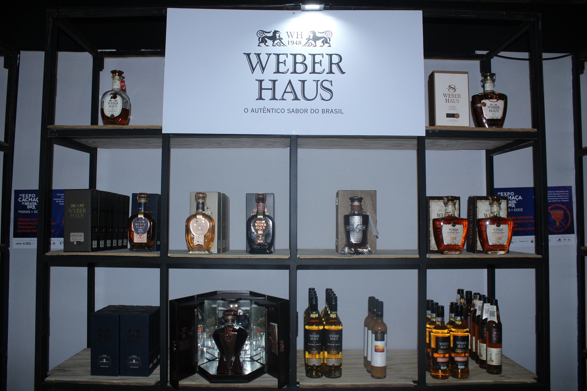 Cachaça com diamante de R$ 15 mil é destaque na Expocachaça 2025 em BH - Foto: Elberty Valadares/Por Dentro de Minas