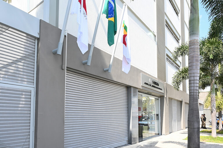 Mulher que tentou atropelar ex-namorado e agrediu familiares com ofensas racistas terá prisão preventiva em BH - Foto: Gláucia Rodrigues / TJMG