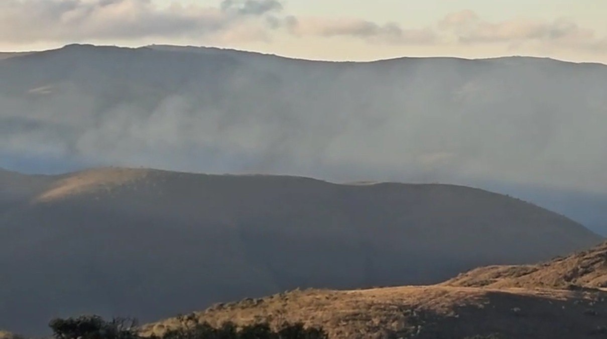 Incêndio de grandes proporções atinge Serra do Rola Moça, em Nova Lima - Foto: Divulgação/Corpo de Bombeiros MG