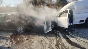 Acidente frontal entre carros deixa morto e feridos em rua de Prudente de Morais - Foto: Divulgação/CBMMG