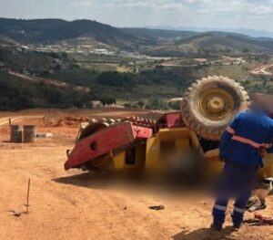 Homem morre em acidente com máquina de rolo compressor em Conselheiro Lafaiete - Foto: Divulgação/CBMMG