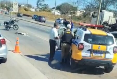 Motociclista morre atropelado após acidente na MG-010, em BH - Foto: Reprodução/Redes Sociais