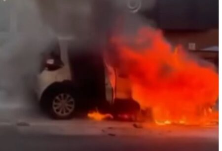 Carro pega fogo na Avenida Nossa Senhora do Carmo, em BH - Foto: Reprodução/Redes Sociais