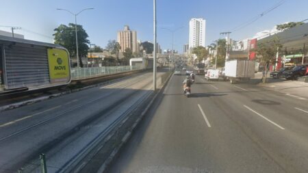 Homem morre atropelado por ônibus na Avenida Cristiano Machado, em BH - Foto: Reprodução/Google Street View