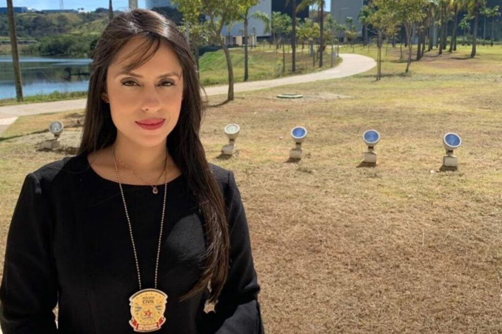 Delegada esposa de assassino de gari recebe nova licença médica - Foto: Reprodução