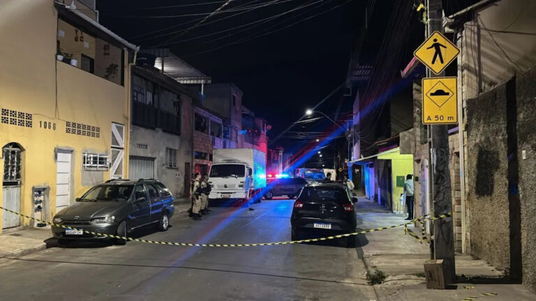 Homem é executado a tiros na porta de bar em Contagem Homem é executado a tiros na porta de bar em Contagem - Foto: Reprodução