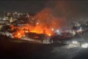 Incêndio destrói galpão de gráfica em Contagem - Foto: Reprodução/Redes Sociais