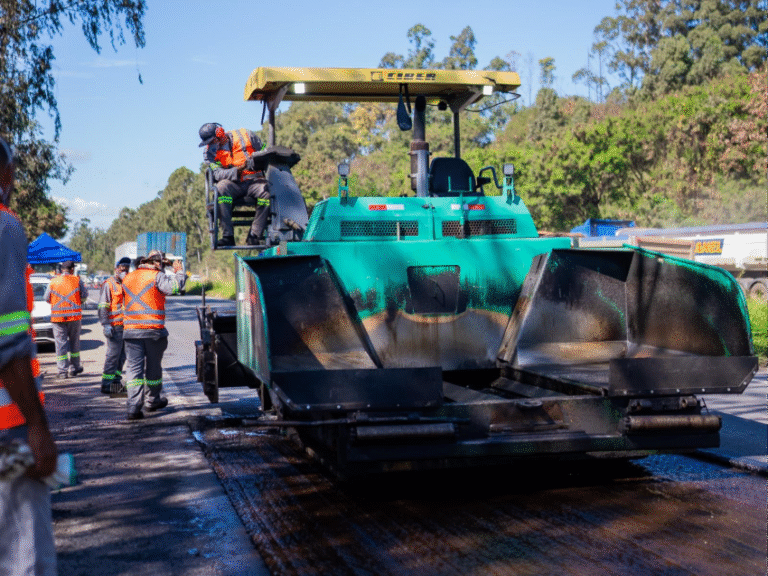 Obras de recapeamento asfáltico continuam na BR-040; veja locais e horários - Foto: Divulgação/Via Cristais