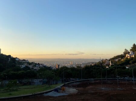 BH amanhece gelado e terá tempo seco à tarde; confira previsão do tempo - Foto: Por Dentro de Minas