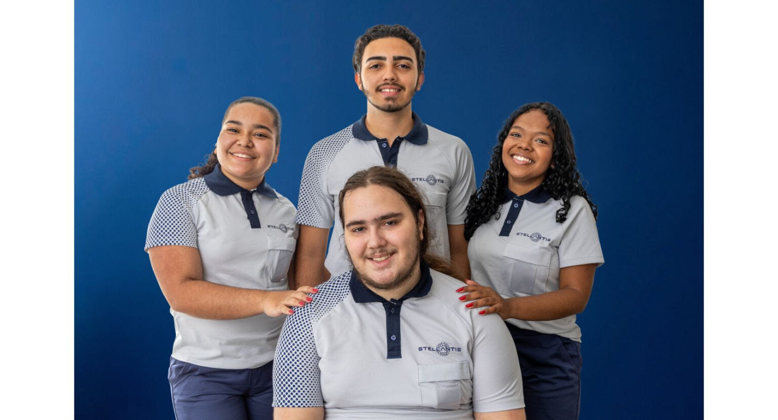 Stellantis, dona de Fiat e Jeep, abre 700 vagas para Jovem Aprendiz em Minas Gerais Stellantis abre 700 vagas para o Programa Jovem Aprendiz em Minas Gerais - Foto: Divulgação/Stellantis