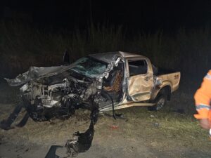 Acidente entre caminhonete e van deixa três feridos na MG-050, em Formiga - Foto: Divulgação/CBMMG