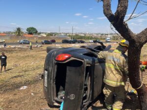 Acidente na MGC-497 em Uberlândia deixa oito feridos, incluindo três crianças - Foto: Divulgação/CBMMG