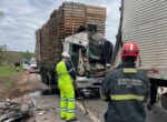 Motorista de carreta morre engavetamento na Rodovia Fernão Dias, em Carmópolis de Minas - Foto: Divulgação/CBMMG