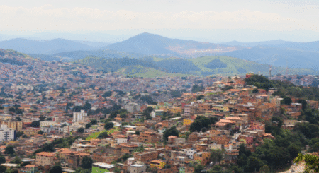 Estado é condenado a indenizar família de menina baleada no Aglomerado da Serra, em BH - Foto: Stenio Lima/PBH