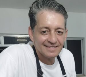 Cabeleireiro é morto dentro de apartamento em Juiz de Fora - Foto: Reprodução/Redes Sociais
