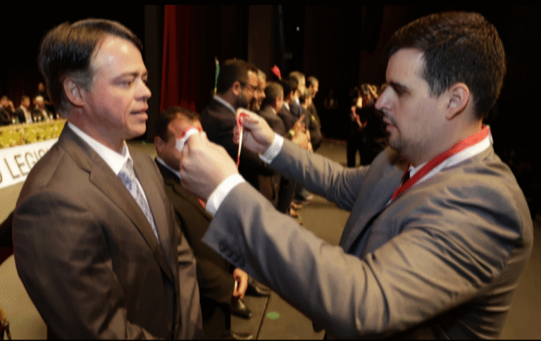 CEO do Pedro Leopoldo Rodeio Show, Tiago de Brito, recebe a Ordem do Mérito Legislativo em Minas Gerais Screenshot 20250917 211559 Fotos